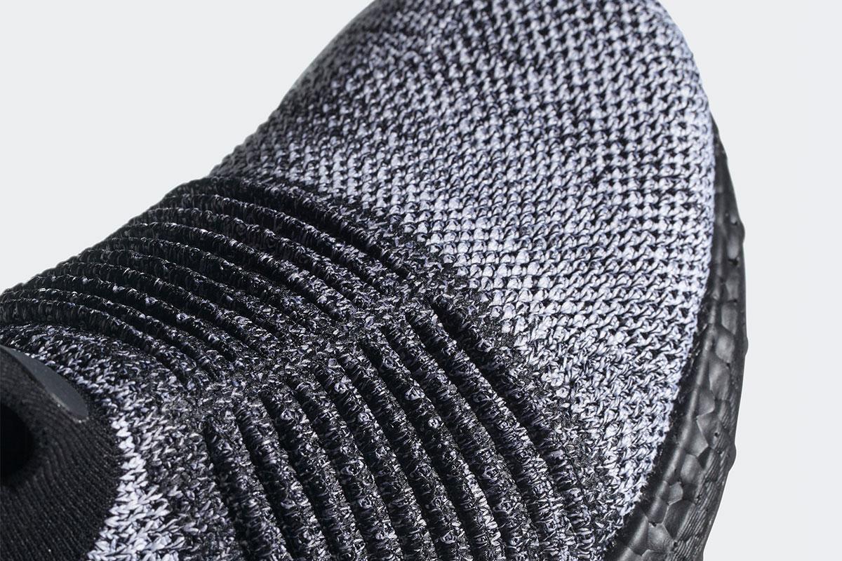 Adidas ultra boost laceless black oreo best sale